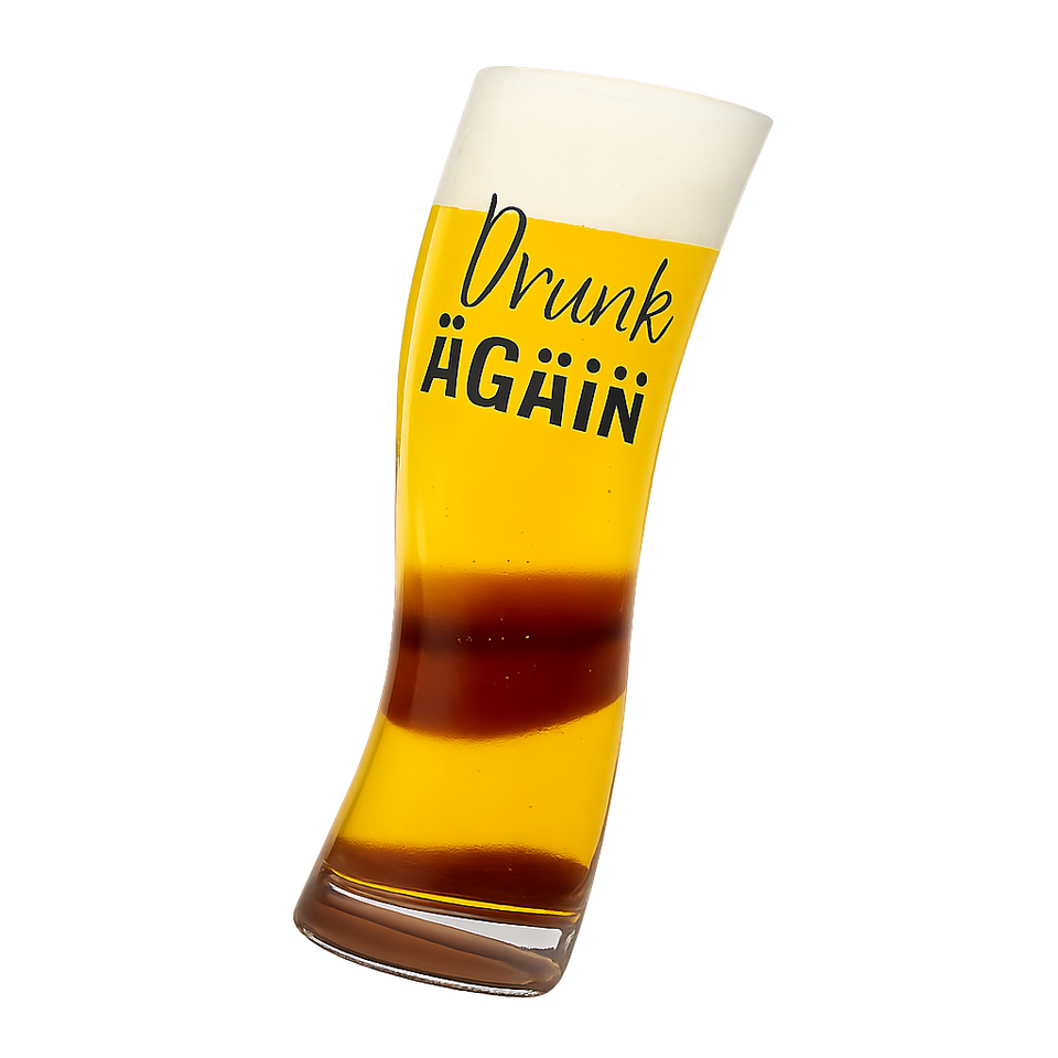 Scheef bierglas met de tekst Drunk Again op een cafetafel